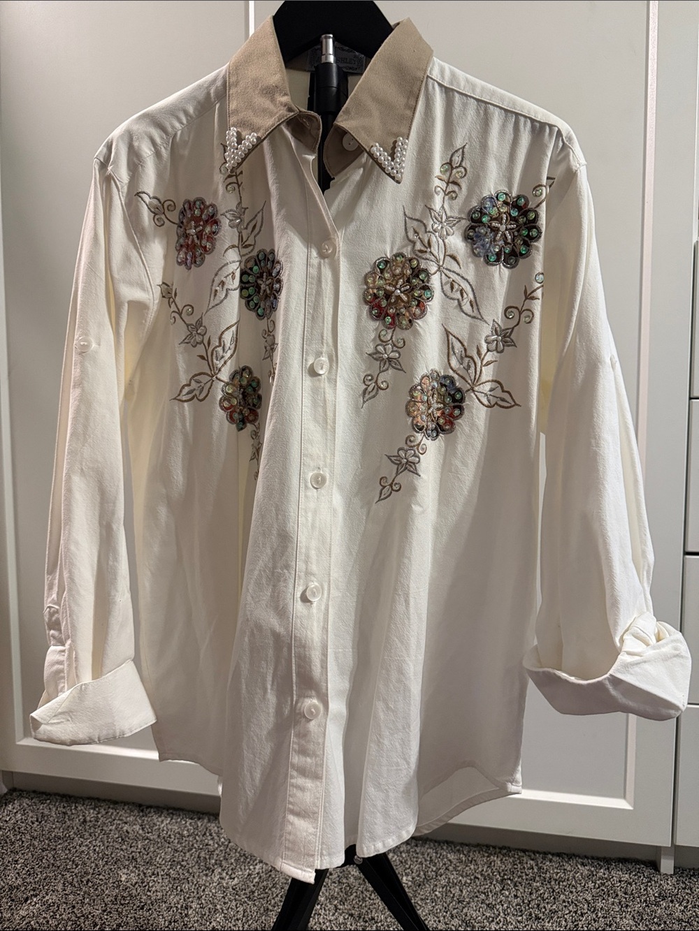 Jane Ashley Ivory Embroidered Beaded Floral Button Down Shirt Medium